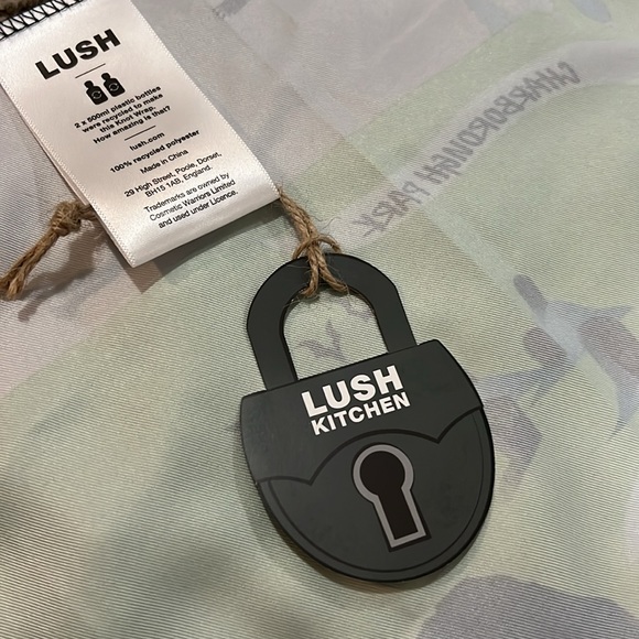 Exclusive Lush Cosmetics - Kitchen Knot Wrap - Treasure Map 2023 NWT - Picture 6 of 8